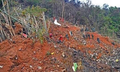 Pilots of doomed Chinese plane that crashed did not respond to calls