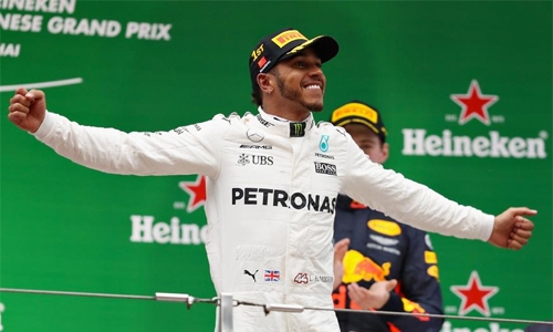 Lewis Hamilton roars to victory in Chinese Grand Prix