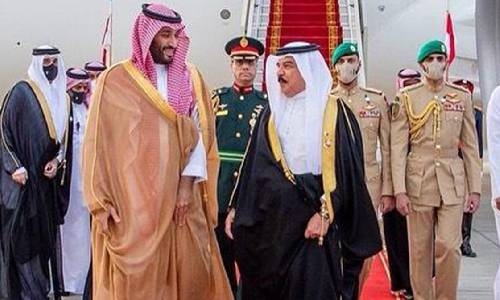 HM King welcomes Saudi Crown  Prince upon arrival to Bahrain