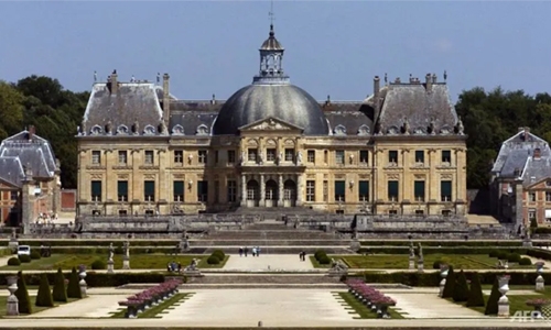 Thieves nab 2m euro haul from French chateau