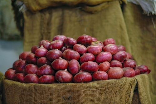 Asian Expat on Trial Over Attempt to Smuggle Tumbak Hidden in Onion Shipment