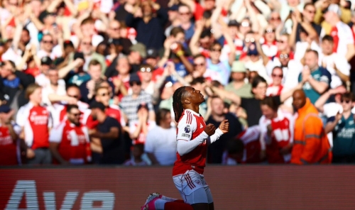 Eze wondergoal sends Arsenal top