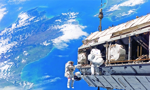Russia to start  offering space walks for tourists