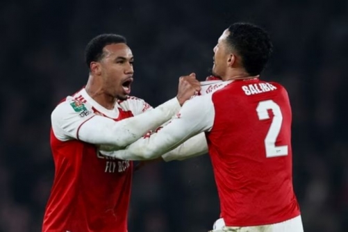 Arsenal sink Chelsea to reach League Cup final
