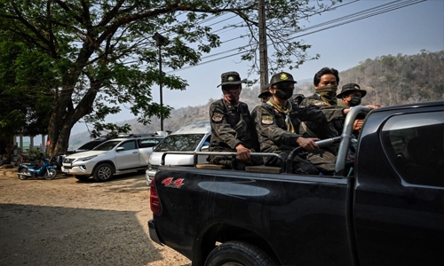 Heavy fighting in Myanmar erupts near Thai border