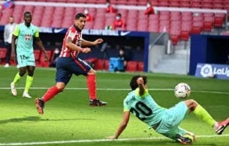 Suarez scores twice off the bench as Atletico hammer Granada