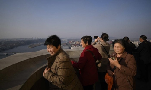 Waves of Chinese tourists invade North Korea Waves of Chinese tourists invade North Korea