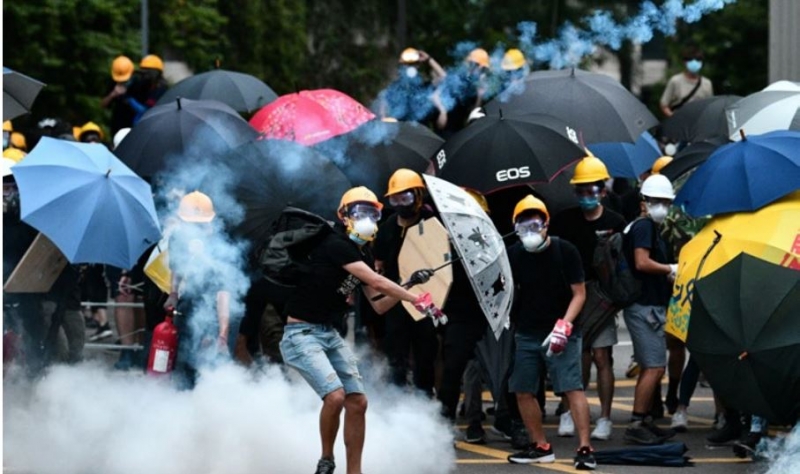 Tear gas, rubber bullets fired at Hong Kongers Tear gas, rubber bullets fired at Hong Kongers