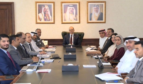 Minister reviews summer work ban