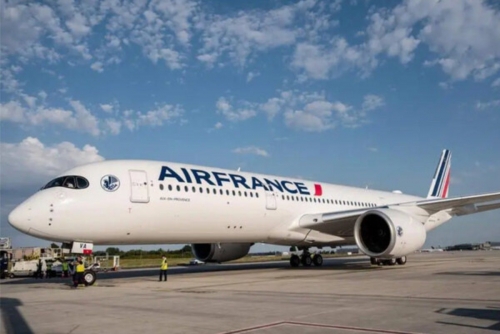 Flight to Detroit diverted to Canada amid Ebola fears after passenger from Congo was allowed aboard Flight to Detroit diverted to Canada amid Ebola fears after passenger from Congo was allowed aboard