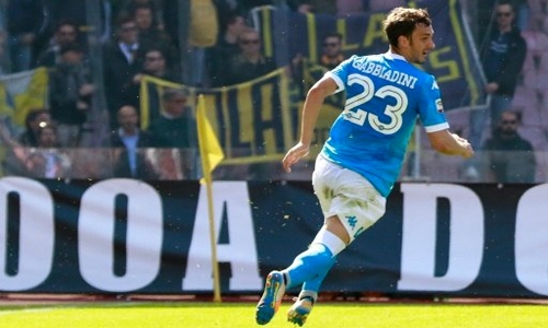 Napoli see off Verona to keep title hopes alive Napoli see off Verona to keep title hopes alive