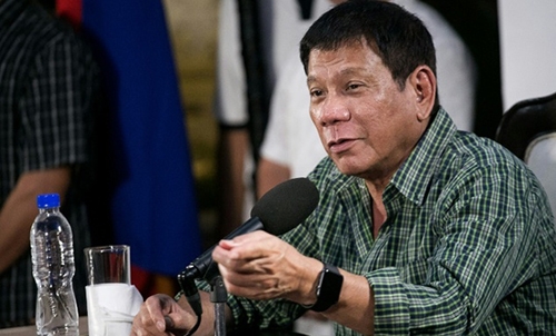 Philippines' Duterte endorses killing corrupt journalists