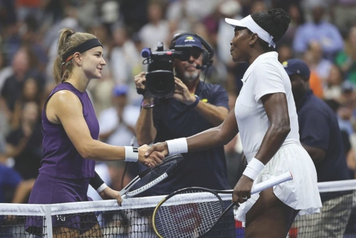 Alcaraz impresses as Venus bows out