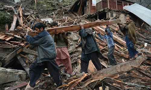 Two schoolchildren killed, nine missing in Pakistan avalanche