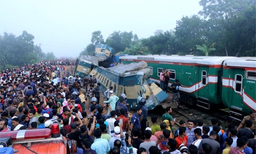 16 dead as trains collide in Bangladesh 16 dead as trains collide in Bangladesh