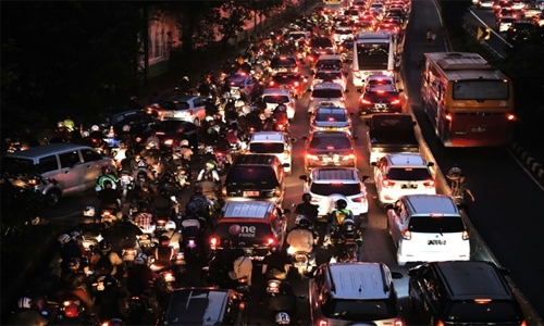 12 die in giant Indonesian traffic jam 12 die in giant Indonesian traffic jam