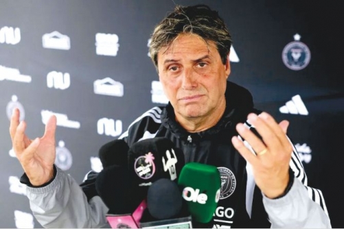 Longtime Messi friend Hoyos unveiled as Inter Miami coach