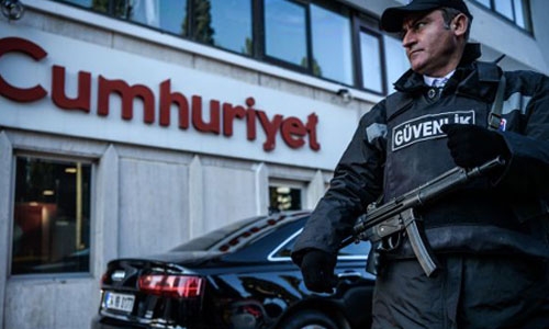 Turkey arrests head of opposition newspaper Turkey arrests head of opposition newspaper