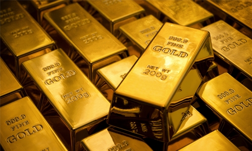Gold slips as dollar, stocks dent appeal Gold slips as dollar, stocks dent appeal