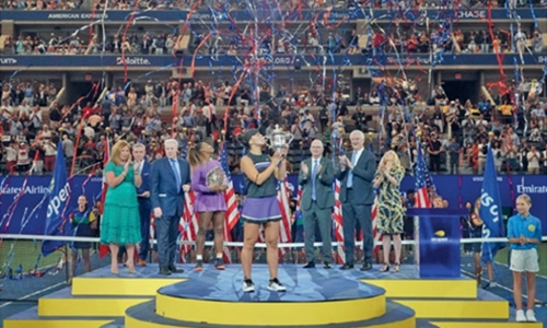 Andreescu stuns Serena to win title