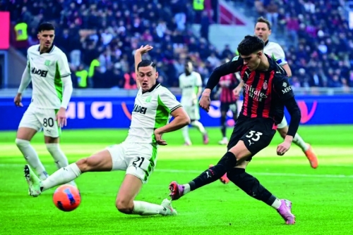 Napoli stumble at Udinese to leave AC Milan top in Serie A Napoli stumble at Udinese to leave AC Milan top in Serie A