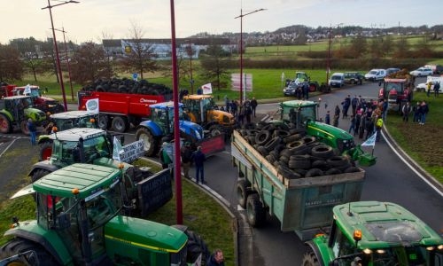 French farmers win concessions after moving to besiege Paris