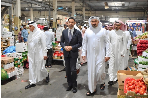 Ministers inspect Manama Central Market