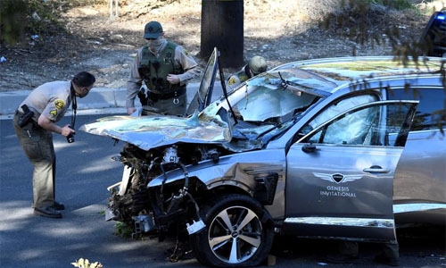 Tiger Woods awake and responsive after crash, police investigating cause Tiger Woods awake and responsive after crash, police investigating cause