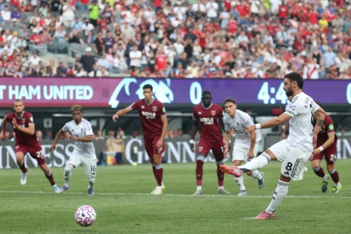 Fernandes double as Man Utd sink West Ham in Premier League US friendly Fernandes double as Man Utd sink West Ham in Premier League US friendly