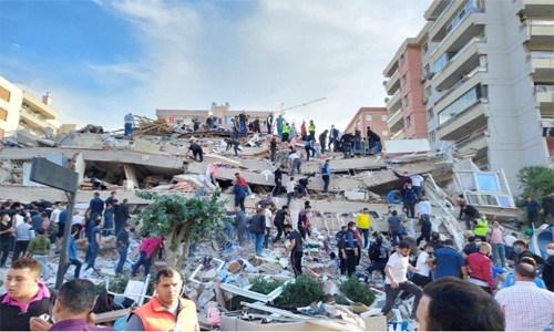 Turkey-Greece quake: Search for survivors under rubble