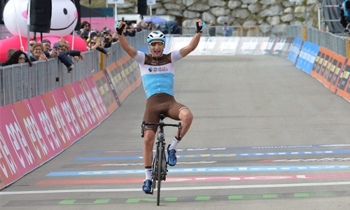 Peters soloes to 17th stage win Peters soloes to 17th stage win