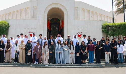 Young Bahrainis explore Shura Council Young Bahrainis explore Shura Council
