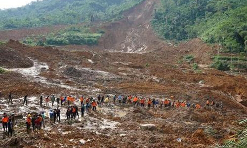 Indonesia landslide kills 15, fears toll could rise Indonesia landslide kills 15, fears toll could rise