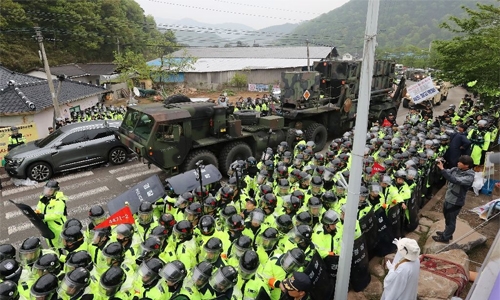 US missile defence equipment reaches S.Korea site US missile defence equipment reaches S.Korea site
