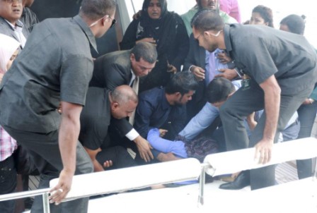 Maldives president escapes boat blast unhurt