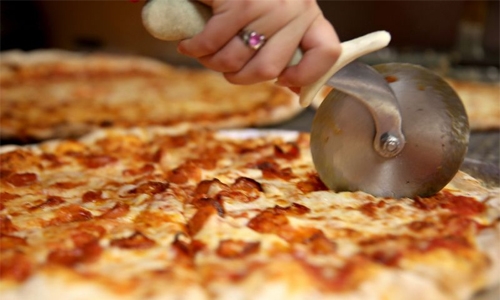 Man fires rifle inside Washington 'pizzagate' eatery