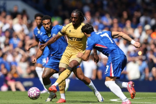 Chelsea held by Palace in frustrating opener