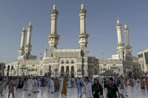 Pilgrims Gather at Mount Arafat Despite Security Fears Pilgrims Gather at Mount Arafat Despite Security Fears