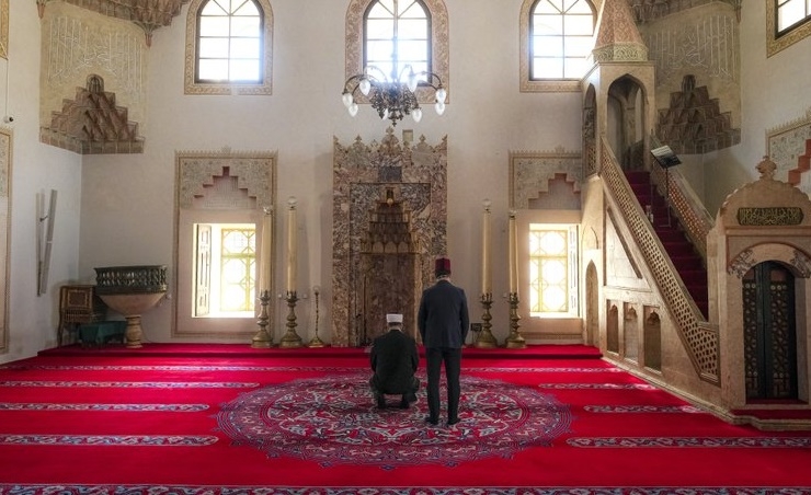 Pandemic meets religious holidays in Sarajevo