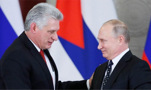 Putin meets Cuban leader Putin meets Cuban leader