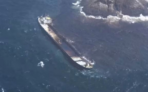 Oman says tanker salvage, oil spill clean-up hampered by weather and technical challenges