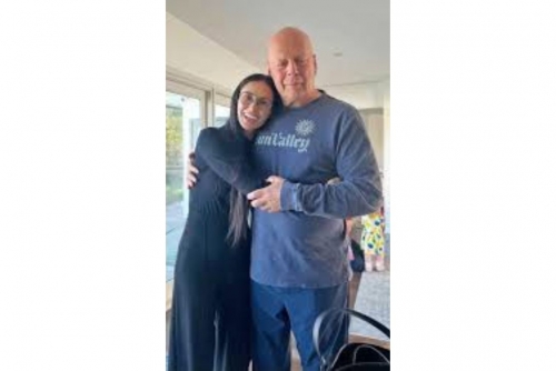 Demi Moore: It’s difficult to see Bruce WIlis battle with dementia Demi Moore: It’s difficult to see Bruce WIlis battle with dementia