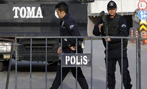 Bomb-laden car found outside govt building in southeast Turkey Bomb-laden car found outside govt building in southeast Turkey