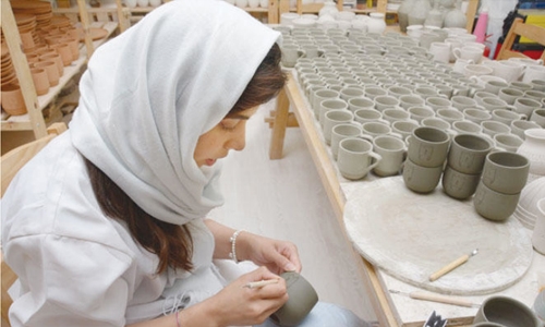 Saudi potter has ceramic art industry cracked Saudi potter has ceramic art industry cracked