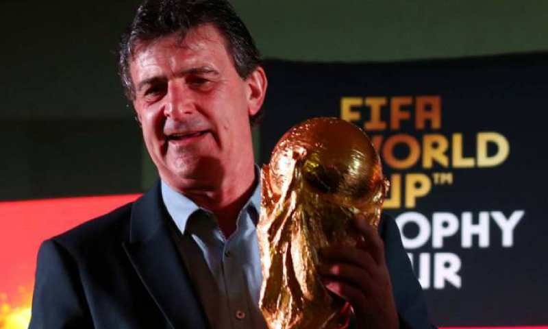 Kempes joins Maradona in offering to coach Argentina Kempes joins Maradona in offering to coach Argentina