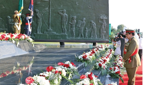 Royal tribute to fallen heroes  