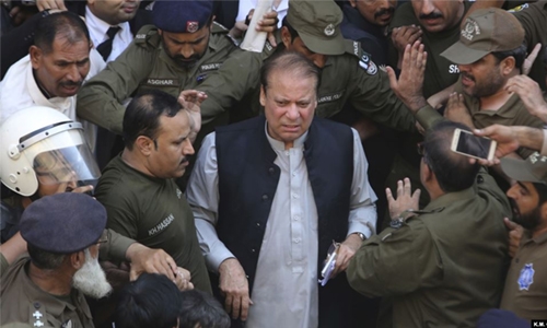 Pakistan court frees ex-PM Sharif for medical treatment Pakistan court frees ex-PM Sharif for medical treatment