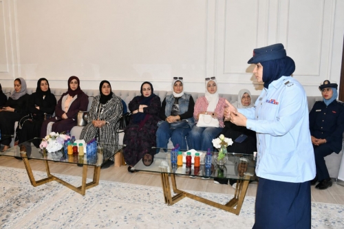 Homemakers Train for Emergencies