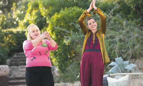 Anne Hathaway and Rebel Wilson hit their marks in ‘The Hustle’