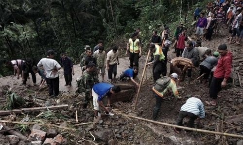 35 dead in Indonesian floods, landslides